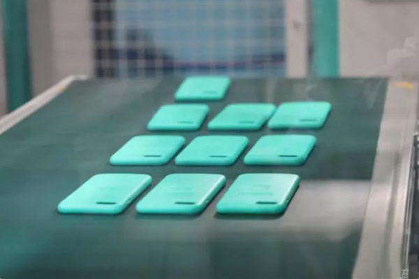 2019年，5G時代手機外殼給注塑行業(yè)帶來新的機會